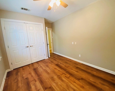 521 E Live Oak St - Photo Thumbnail 17