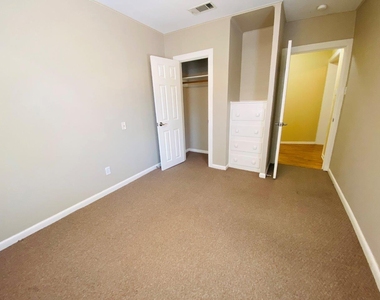 521 E Live Oak St - Photo Thumbnail 19