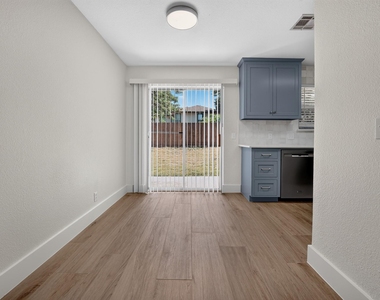 313 Avalanche Ave - Photo Thumbnail 5