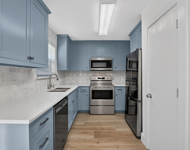 313 Avalanche Ave - Photo Thumbnail 4