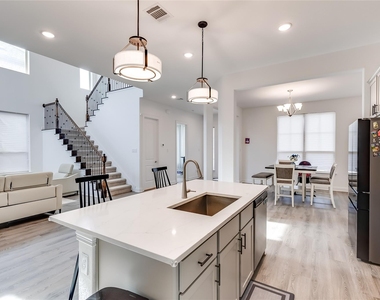 2808 Stone Branch Dr - Photo Thumbnail 12