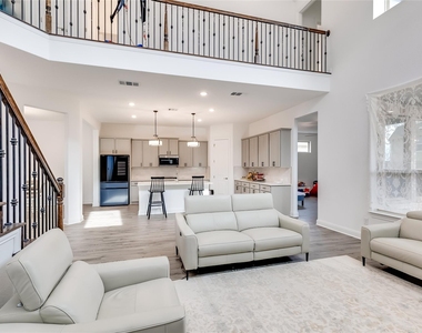 2808 Stone Branch Dr - Photo Thumbnail 4