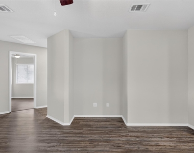 313 Wimberley St - Photo Thumbnail 7