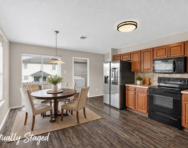 313 Wimberley St - Photo Thumbnail 2
