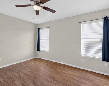 313 Wimberley St - Photo Thumbnail 16