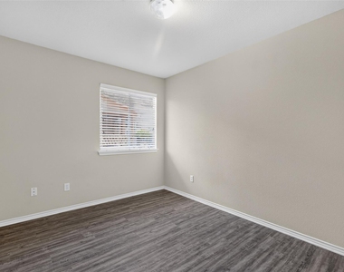 313 Wimberley St - Photo Thumbnail 26