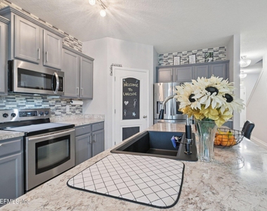 6787 Sandle Drive - Photo Thumbnail 12