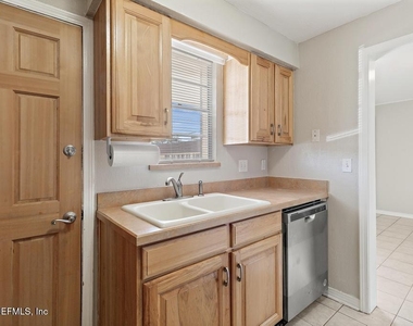 1618 El Camino Road - Photo Thumbnail 9