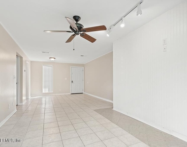 1618 El Camino Road - Photo Thumbnail 5