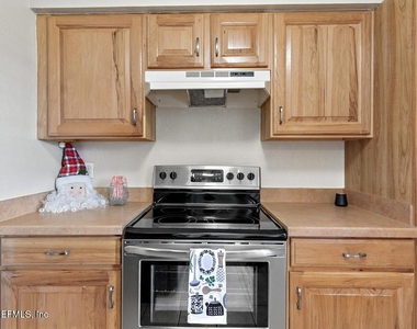 1618 El Camino Road - Photo Thumbnail 8