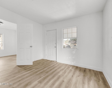 2816 Mars Avenue - Photo Thumbnail 4