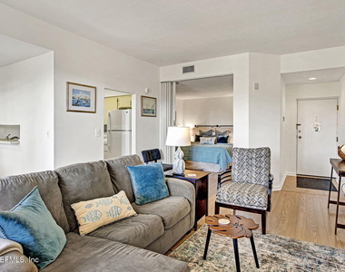 743 Spinnakers Reach Drive - Photo Thumbnail 2