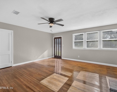 6338 Mercer Circle W - Photo Thumbnail 8