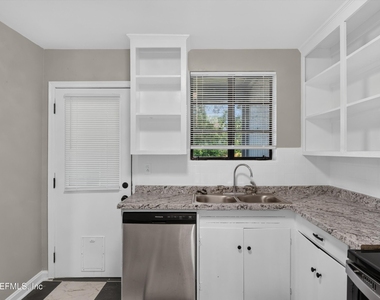 6338 Mercer Circle W - Photo Thumbnail 13