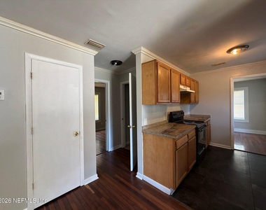 9116 Adams Avenue - Photo Thumbnail 8