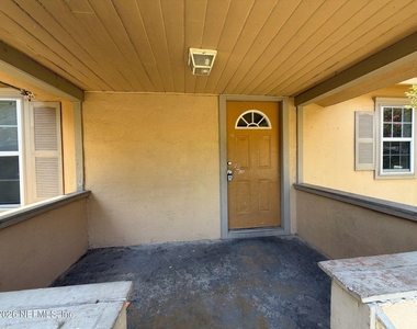9116 Adams Avenue - Photo Thumbnail 6
