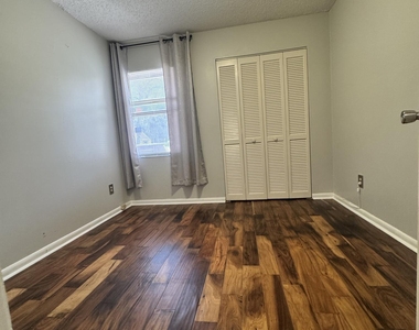 8343 Westover Court - Photo Thumbnail 16