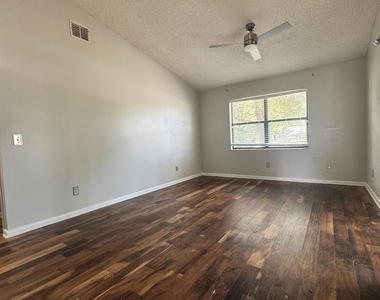 8343 Westover Court - Photo Thumbnail 3
