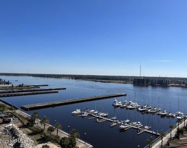 400 E Bay Street - Photo Thumbnail 6