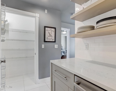 400 E Bay Street - Photo Thumbnail 17
