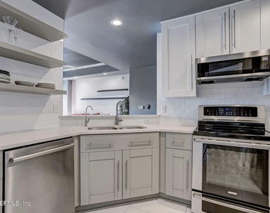 400 E Bay Street - Photo Thumbnail 12