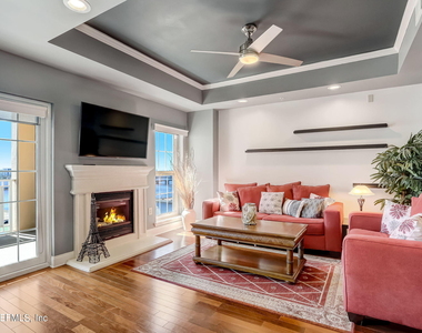 400 E Bay Street - Photo Thumbnail 4