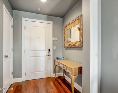 400 E Bay Street - Photo Thumbnail 2