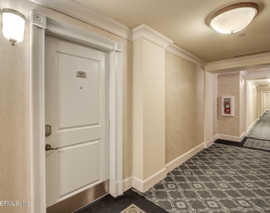 400 E Bay Street - Photo Thumbnail 1