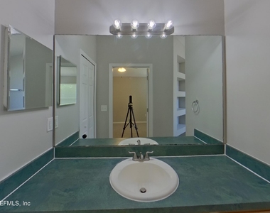 11509 Twin Oaks Trail - Photo Thumbnail 9