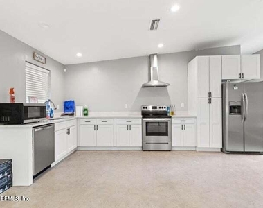 7954 Leona Street - Photo Thumbnail 2