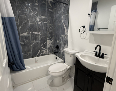 2702 S Union Avenue - Photo Thumbnail 4
