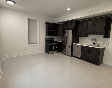 2702 S Union Avenue - Photo Thumbnail 1