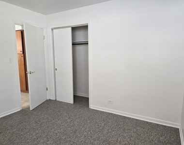 6039 N Artesian Avenue - Photo Thumbnail 13