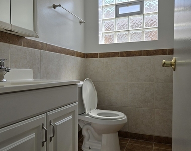 6039 N Artesian Avenue - Photo Thumbnail 27