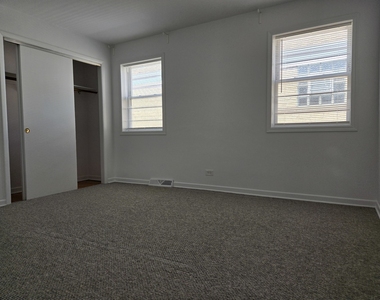 6039 N Artesian Avenue - Photo Thumbnail 22