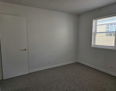 6039 N Artesian Avenue - Photo Thumbnail 20