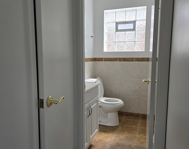 6039 N Artesian Avenue - Photo Thumbnail 25