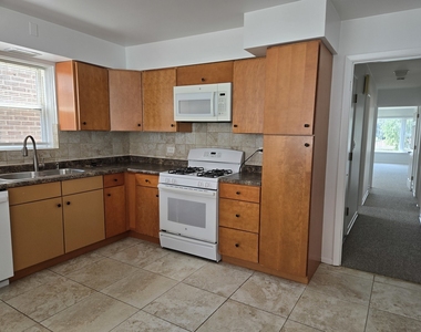 6039 N Artesian Avenue - Photo Thumbnail 8