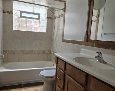 6039 N Artesian Avenue - Photo Thumbnail 17