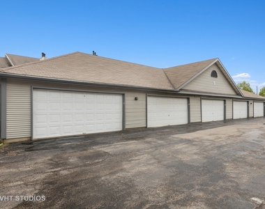 77 Kensington Circle - Photo Thumbnail 3
