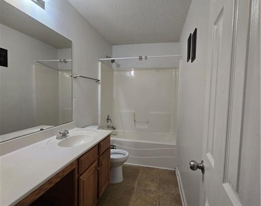 5195 Miller Woods Trail - Photo Thumbnail 18