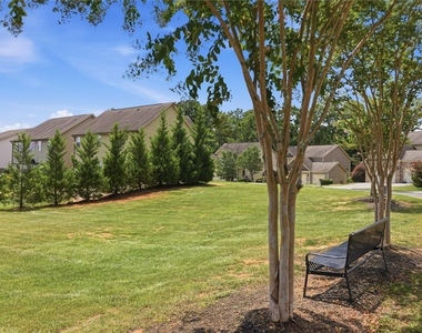 906 Donington Circle - Photo Thumbnail 27