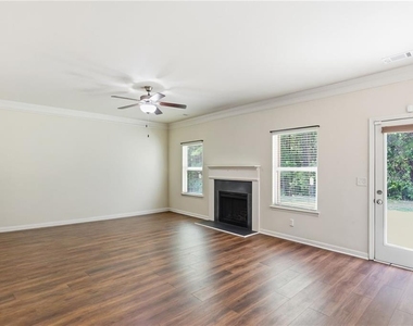 906 Donington Circle - Photo Thumbnail 8