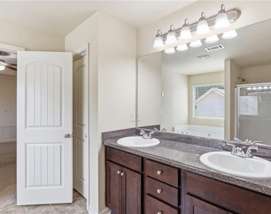 906 Donington Circle - Photo Thumbnail 24