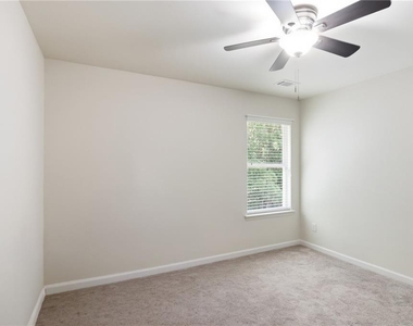 906 Donington Circle - Photo Thumbnail 20