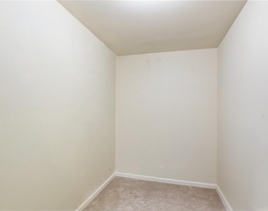 906 Donington Circle - Photo Thumbnail 26