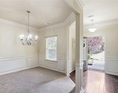906 Donington Circle - Photo Thumbnail 2