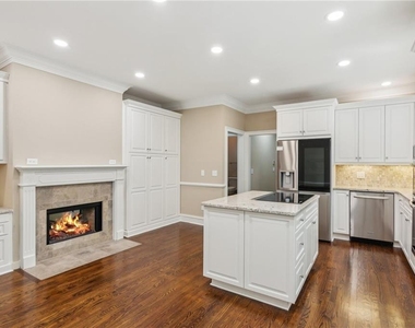 4217 Wieuca Overlook Ne - Photo Thumbnail 11