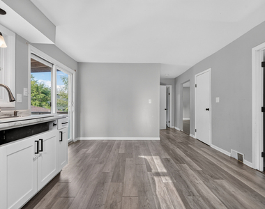 7945 W 91st Street - Photo Thumbnail 6