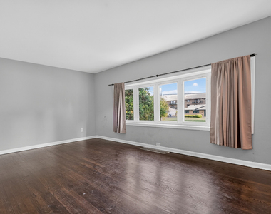 7945 W 91st Street - Photo Thumbnail 2